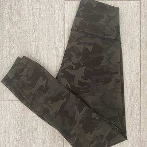 Lululemon Wunder Under 25” Size 4 Incognito Camo